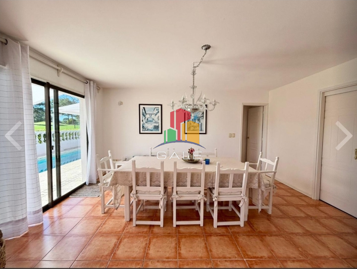 Casa ID.4737 - Vende casa de 4 dormitorios en Golf, Punta del Este con piscina
