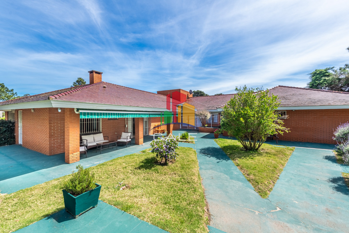 Casa ID.4729 - Vendemos espectacular casa de 4 dormitorios en Playa Mansa, Punta del este