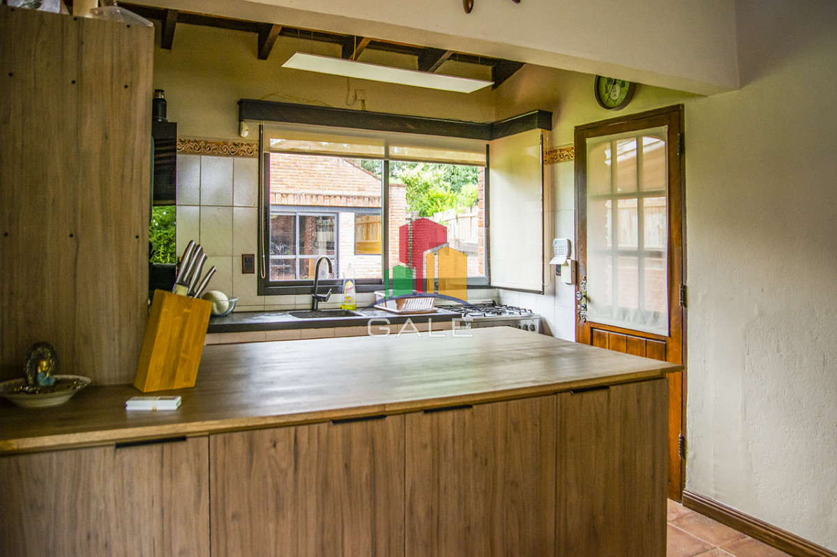 Casa ID.4564 - En venta casa de 3 Dormitorios en Jardines de Córdoba con Barbacoa 