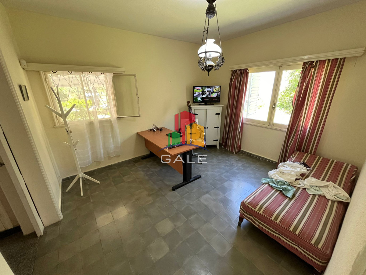 Casa ID.3968 - Casa en venta de 4 dormitorios, con barbacoa y piscina en Mansa a 1 cuadra del mar.