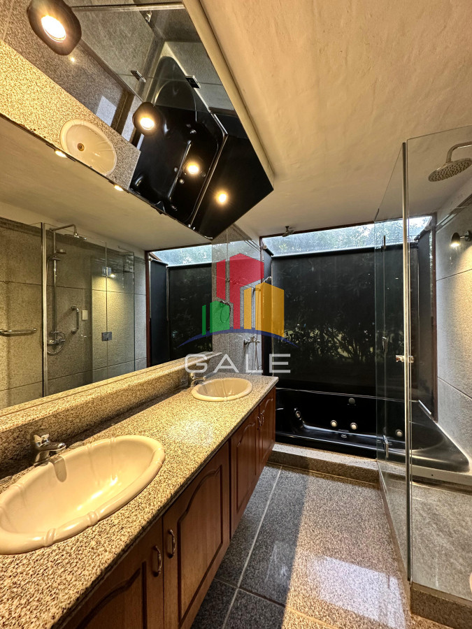 Casa ID.4735 - En venta casa en Barrio Golf, Punta del Este de 6 dormitorios.