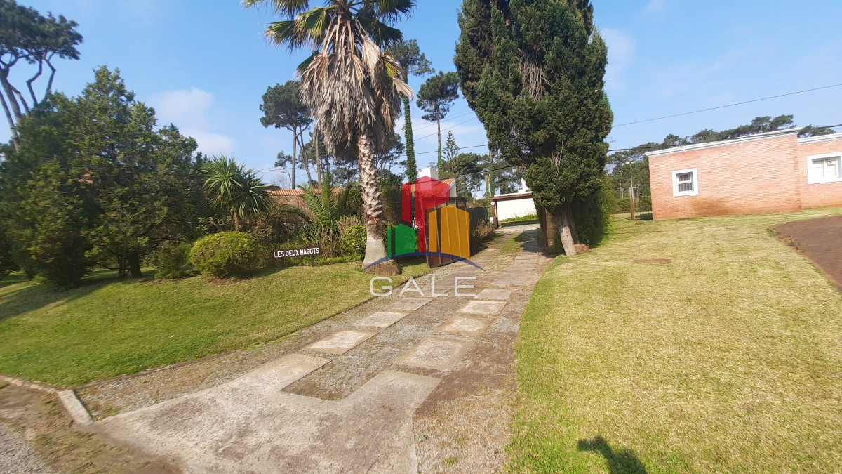 Casa ID.3970 - Exclusiva casa de 4 dormitorios con piscina en Punta del Este