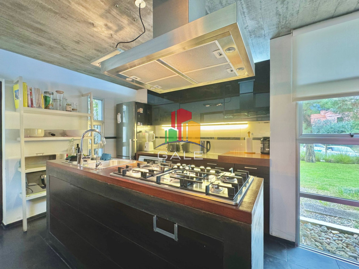 Casa ID.4730 - En venta casa de 5 dormitorios en San Rafael, con piscina 