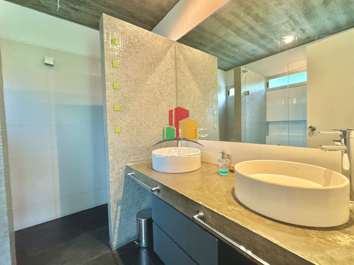 Casa ID.4730 - En venta casa de 5 dormitorios en San Rafael, con piscina 