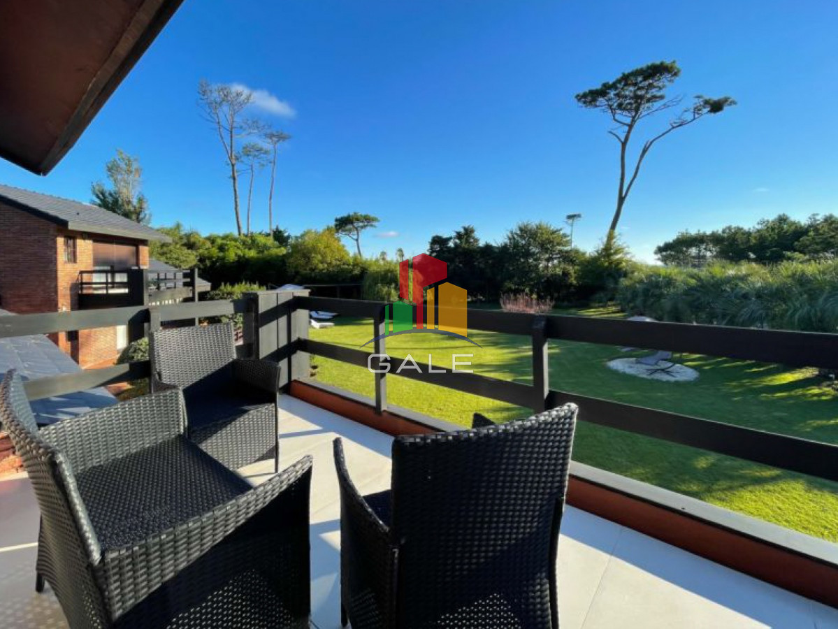 Casa ID.2219 - Espectacular mansion a solo metros de mar en venta, 8 dormitorios. Punta del Este