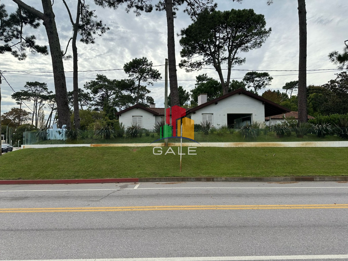 Casa ID.4738 - Casa ideal para clinica privada, zona comercial, Punta del Este