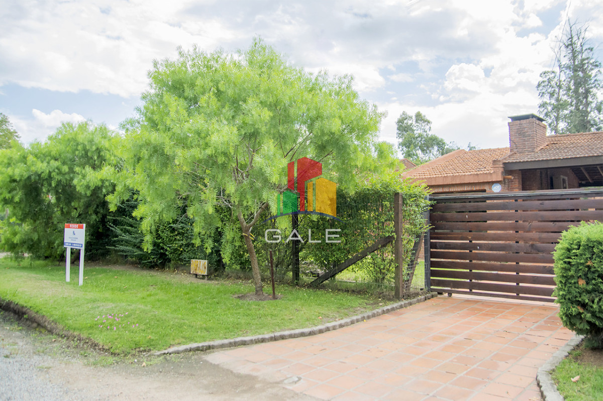 Casa ID.4564 - En venta casa de 3 Dormitorios en Jardines de Córdoba con Barbacoa 