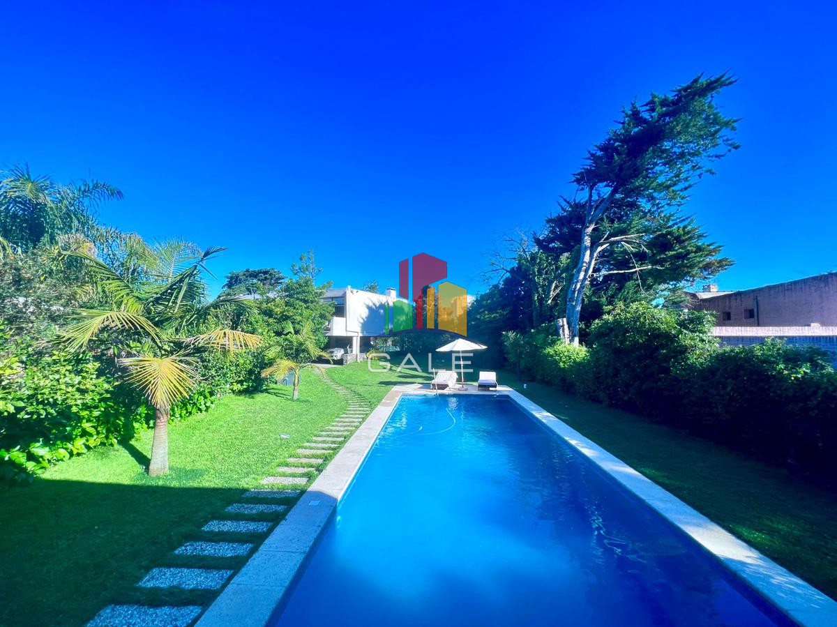Casa ID.3966 - Hermosa casa en Playa Mansa, Punta del Este