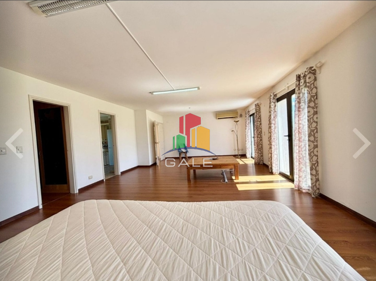 Casa ID.4737 - Vende casa de 4 dormitorios en Golf, Punta del Este con piscina