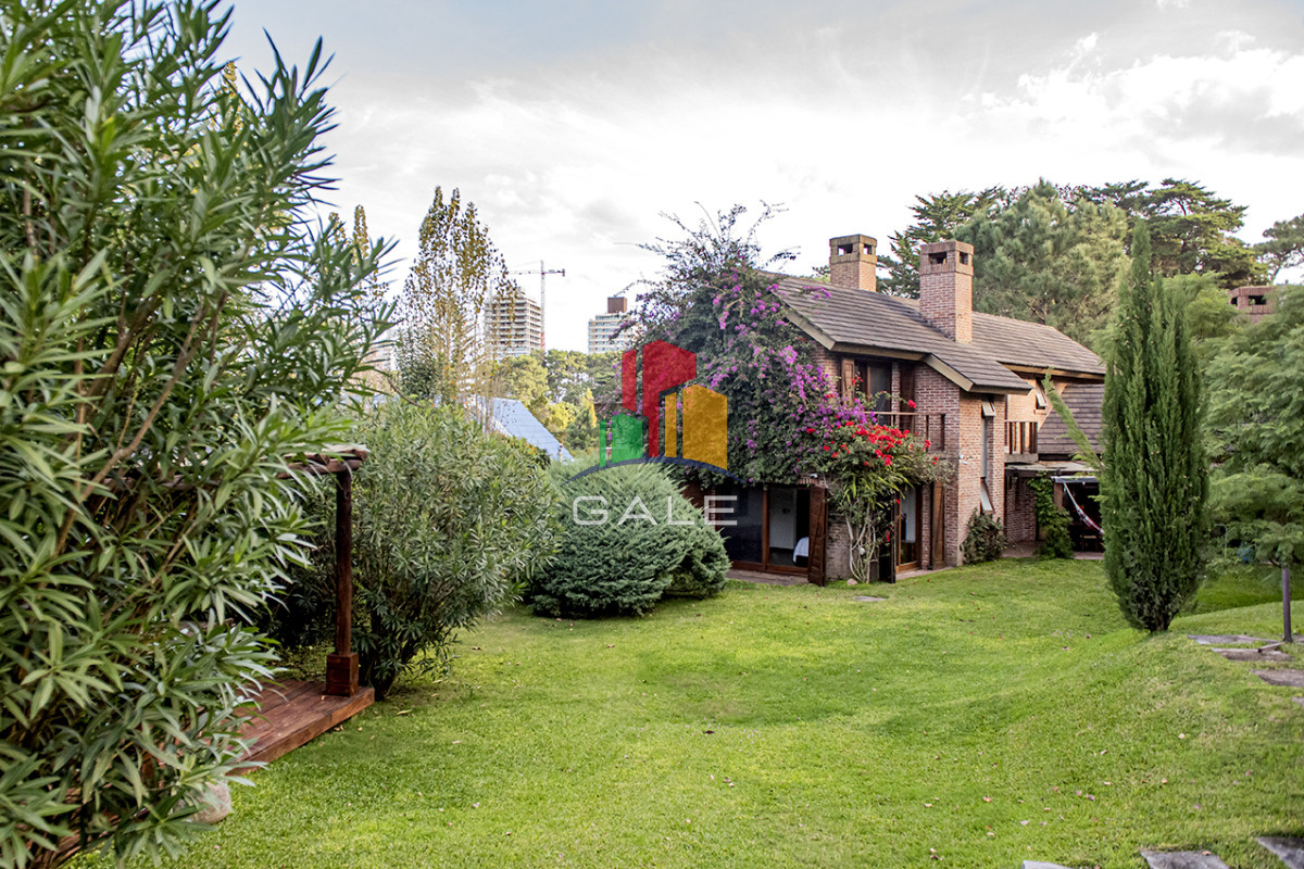 Casa ID.3723 - Vende casa de 4 dormitorios en Cantegirl, Punta del Este