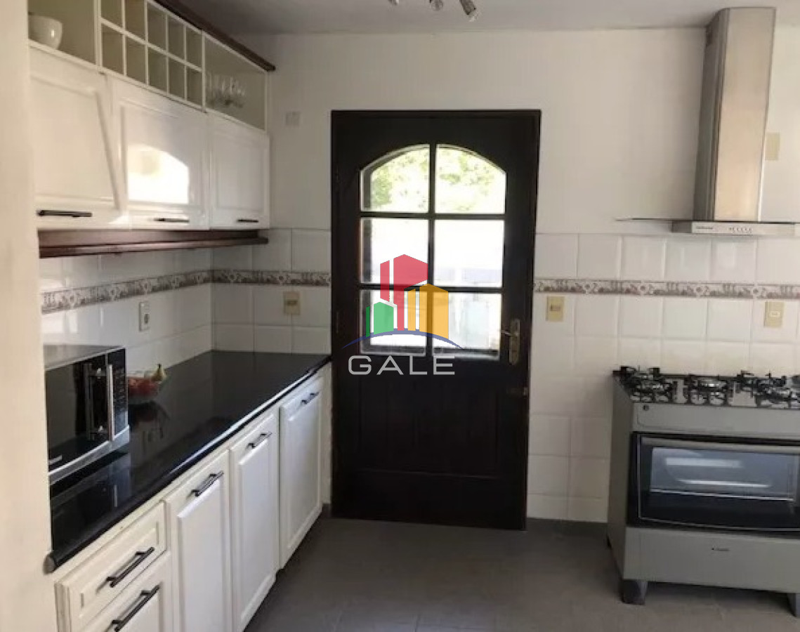 Casa ID.3961 - Vende espectacular casa en Lugano de 3 dormitorios, con piscina y parrillero.