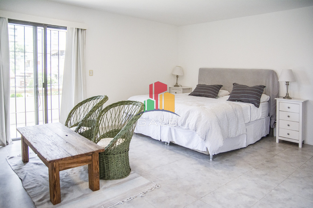 Casa ID.4559 - Excelente chalet de 5 dormitorios en venta a pasos de Playa Mansa Punta del Este