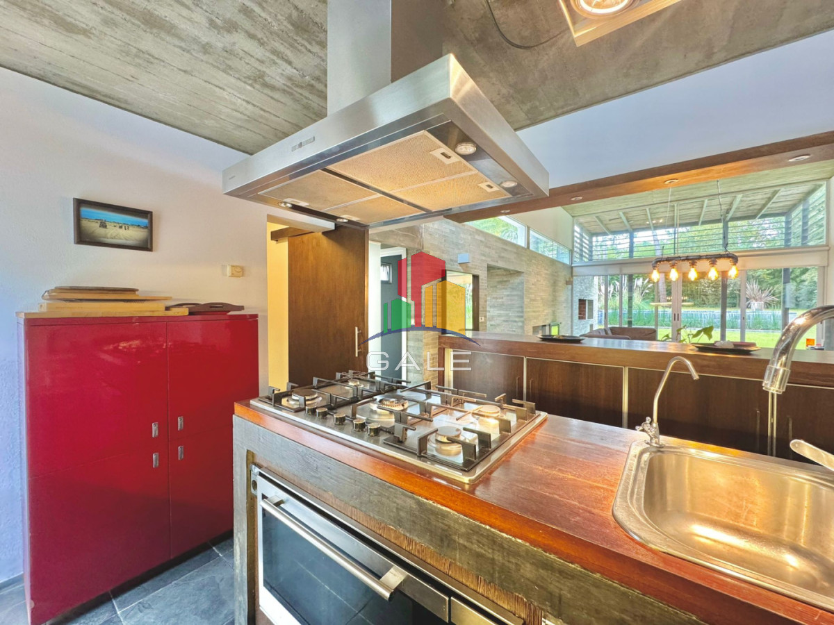 Casa ID.4730 - En venta casa de 5 dormitorios en San Rafael, con piscina 