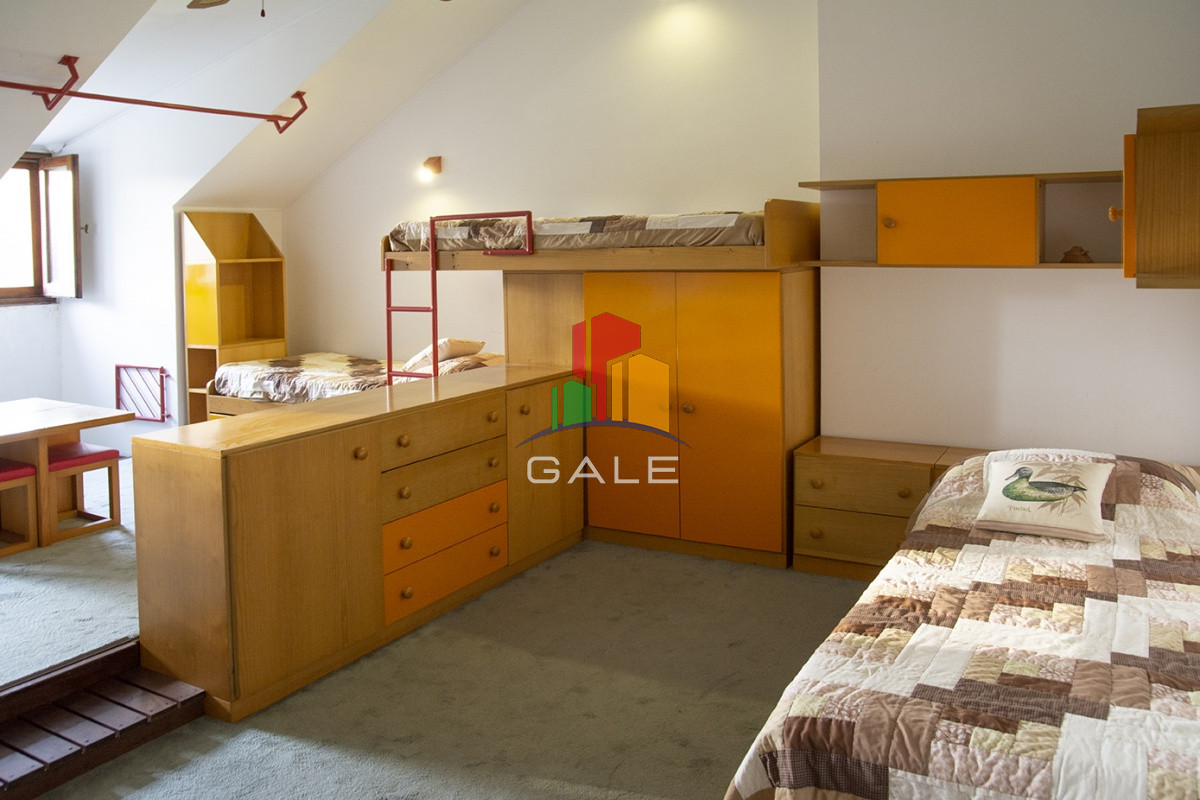 Casa ID.2218 - Casa a la venta en playa mansa Punta Del Este, gran tamaño ubicada en zona privilegiada.