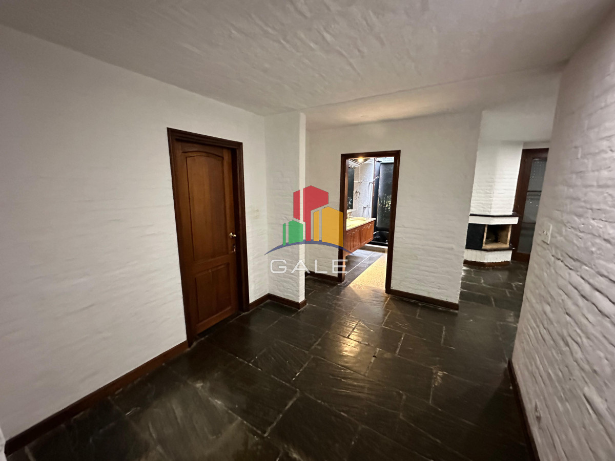 Casa ID.4735 - En venta casa en Barrio Golf, Punta del Este de 6 dormitorios.