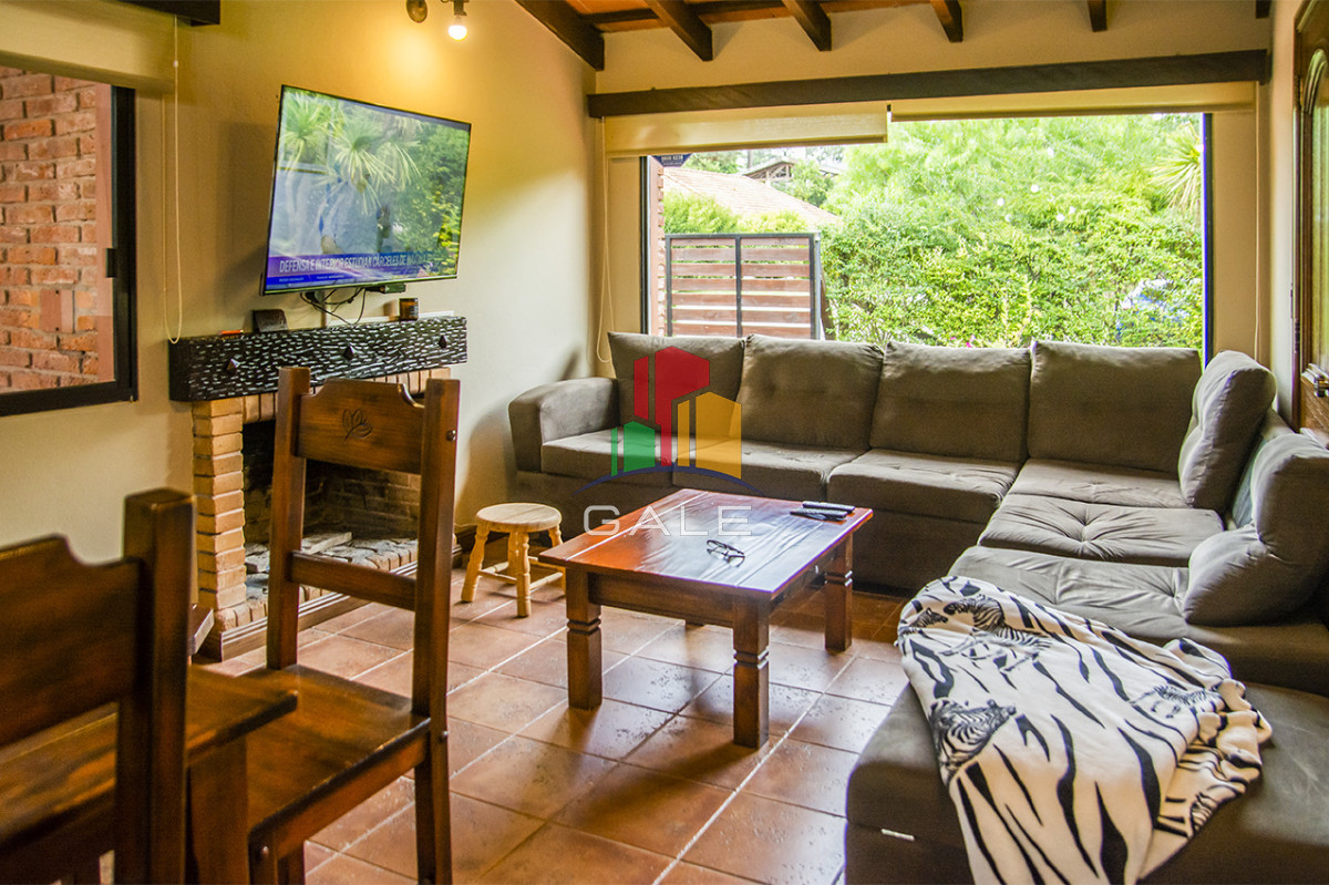 Casa ID.4564 - En venta casa de 3 Dormitorios en Jardines de Córdoba con Barbacoa 