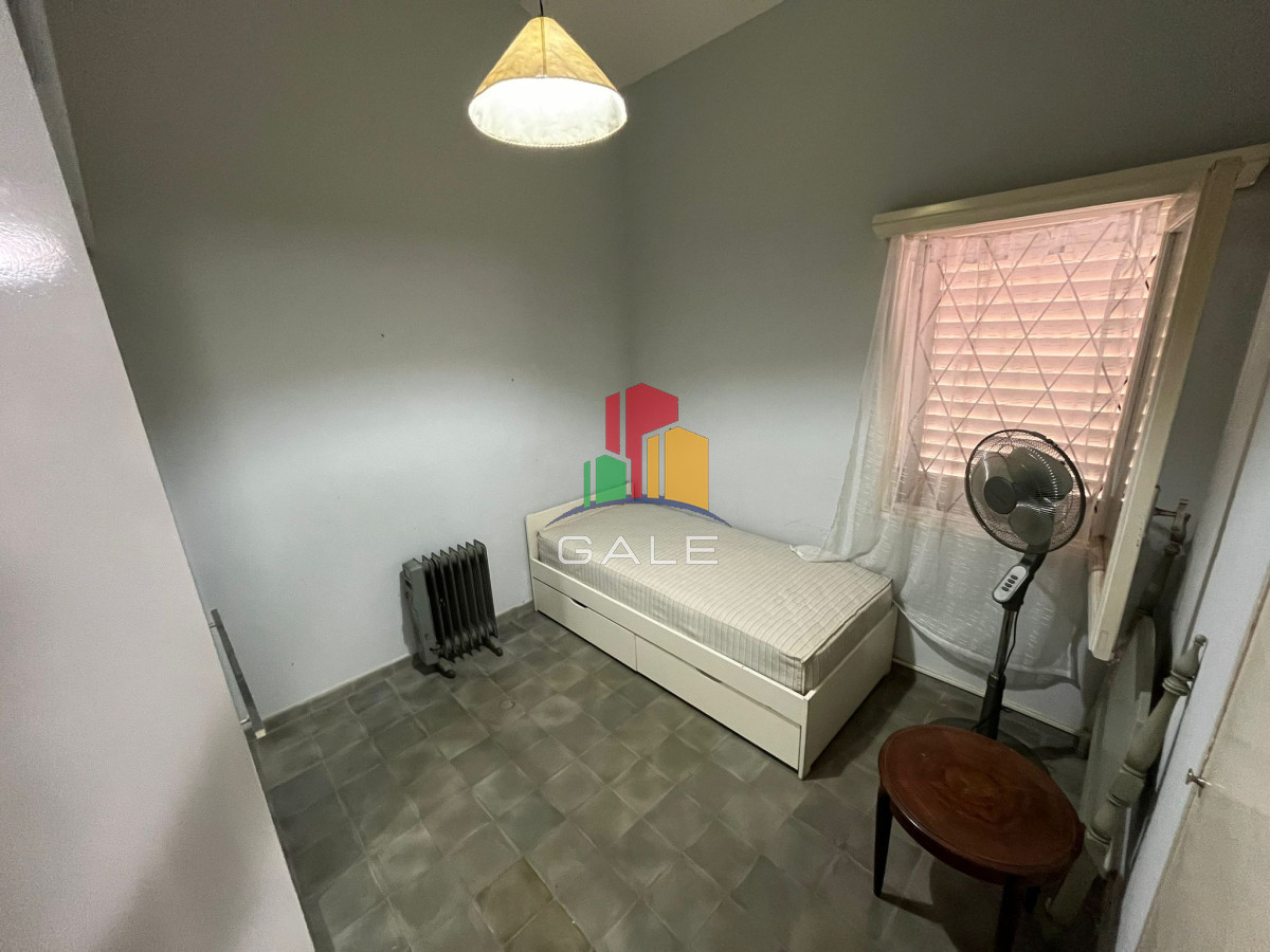 Casa ID.3968 - Casa en venta de 4 dormitorios, con barbacoa y piscina en Mansa a 1 cuadra del mar.