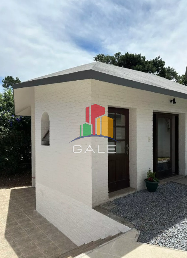 Casa ID.3961 - Vende espectacular casa en Lugano de 3 dormitorios, con piscina y parrillero.