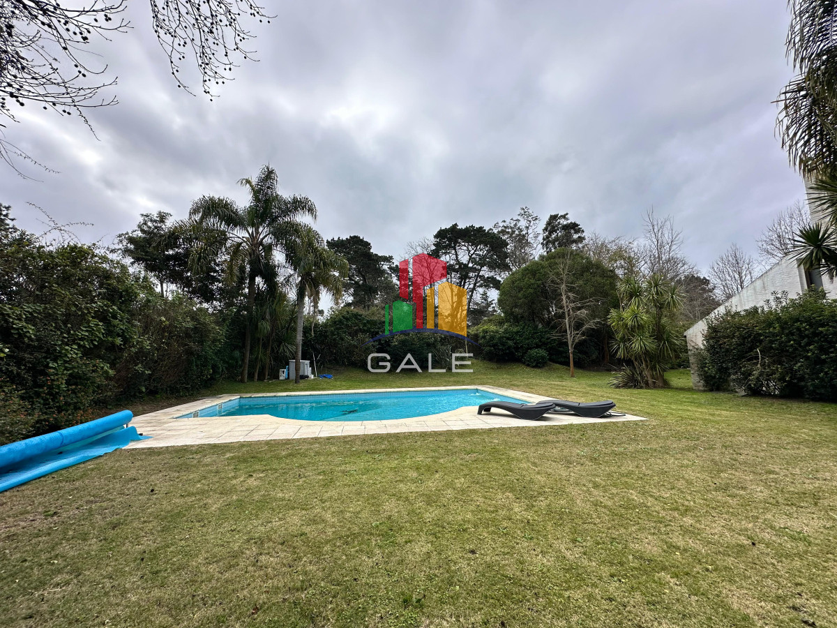 Casa ID.4735 - En venta casa en Barrio Golf, Punta del Este de 6 dormitorios.