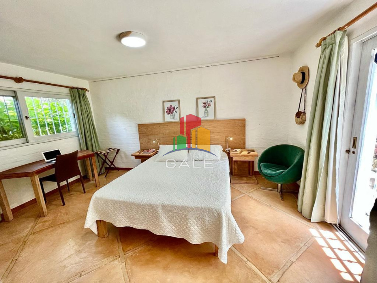 Casa ID.3967 - Vende casa de 4 dormitorios en Pinares, Punta del Este
