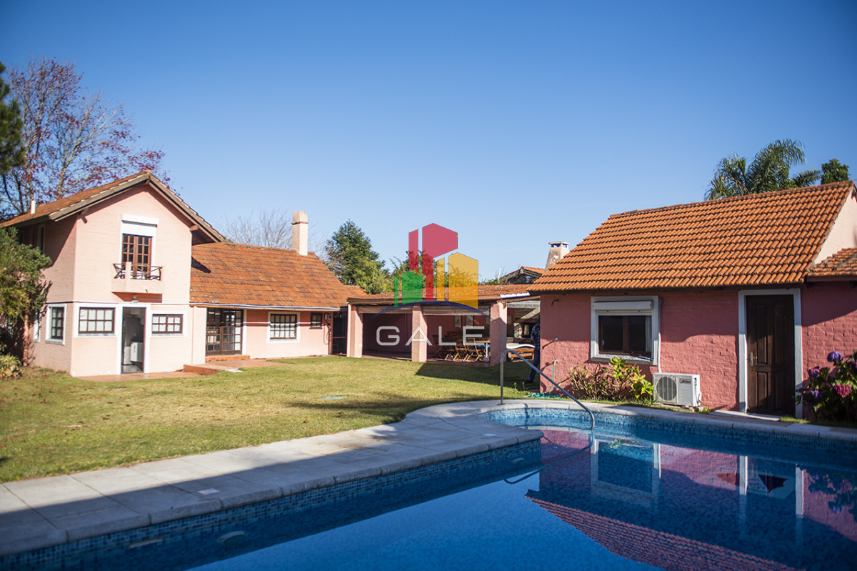 Gale Propiedades & Escribanía Casa ID.5209 - Muy linda casa en venta, zona inmejorable, 3 dormitorios y servicio