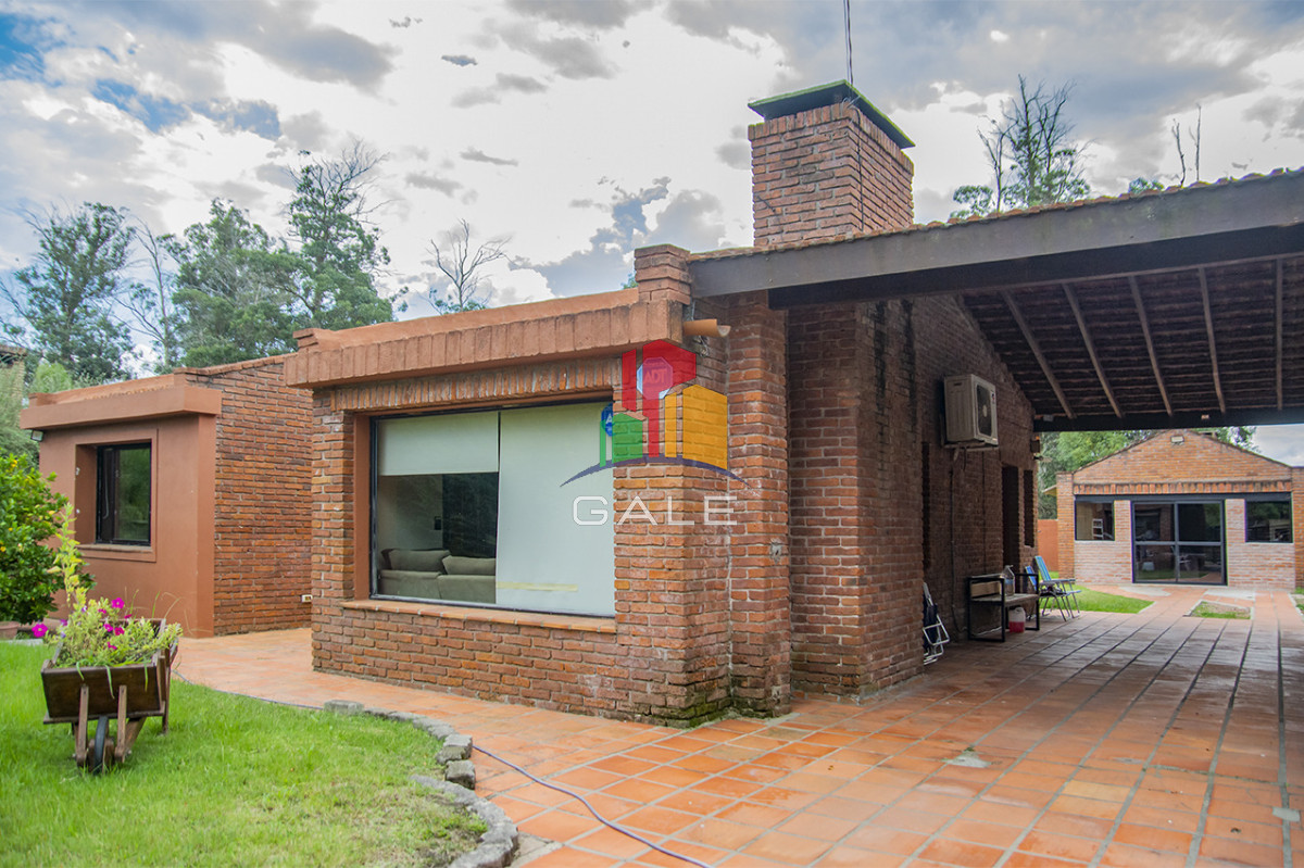 Casa ID.4564 - En venta casa de 3 Dormitorios en Jardines de Córdoba con Barbacoa 