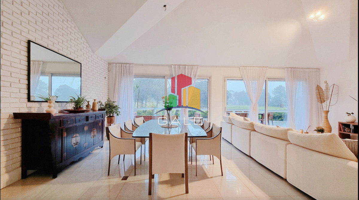 Casa ID.4728 - En venta espectacular casa de 5 dormitorios en Golf, Punta del Este