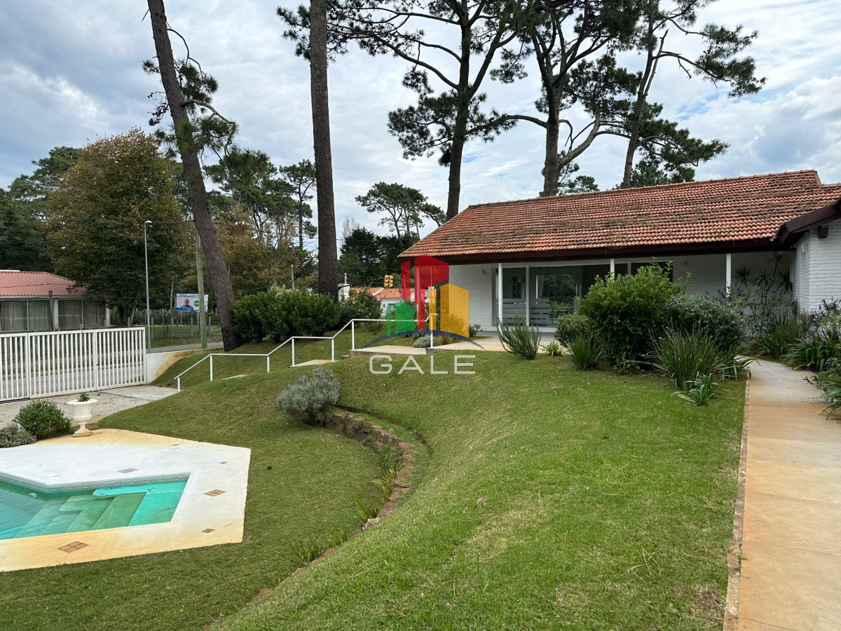 Casa ID.4738 - Casa ideal para clinica privada, zona comercial, Punta del Este