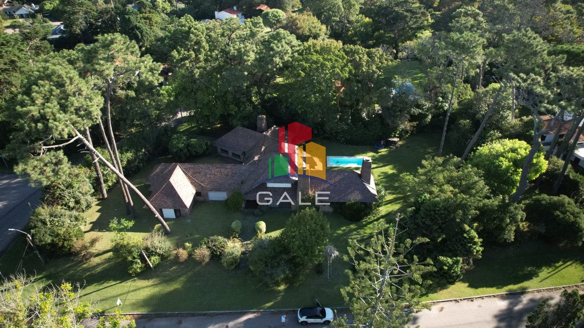 Casa ID.4736 - Hermosa mansión en Golf de 6 dormitorios , Punta del Este