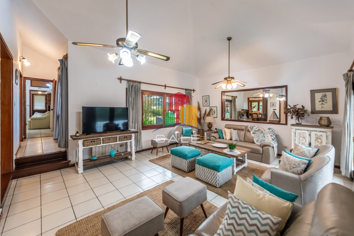 Casa ID.4729 - Vendemos espectacular casa de 4 dormitorios en Playa Mansa, Punta del este