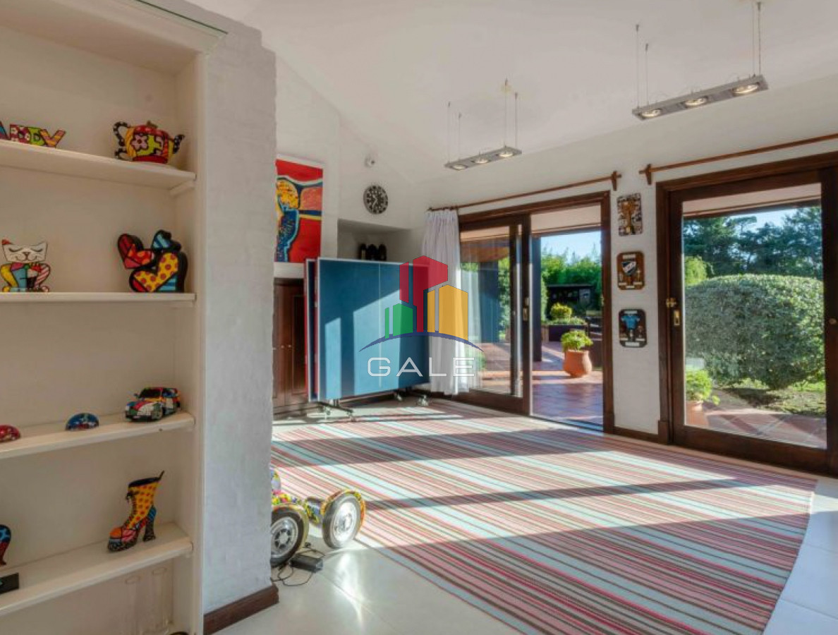 Casa ID.2219 - Espectacular mansion a solo metros de mar en venta, 8 dormitorios. Punta del Este