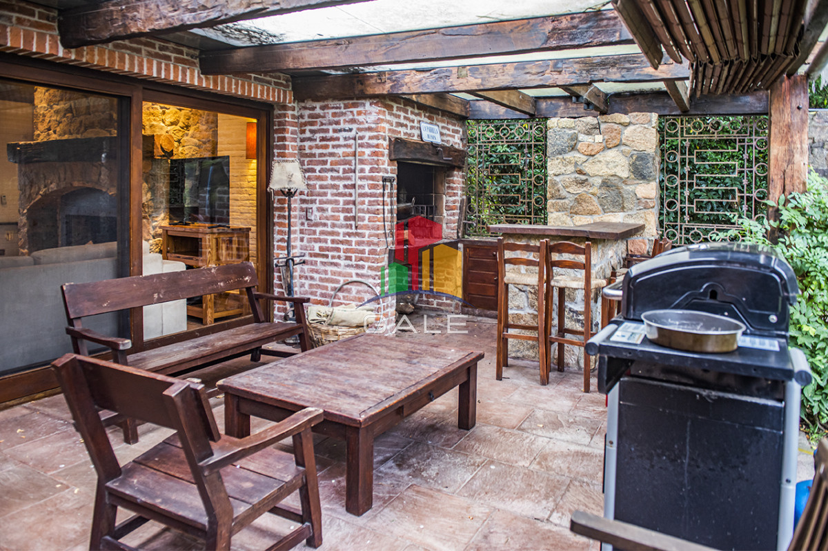 Casa ID.3723 - Vende casa de 4 dormitorios en Cantegirl, Punta del Este
