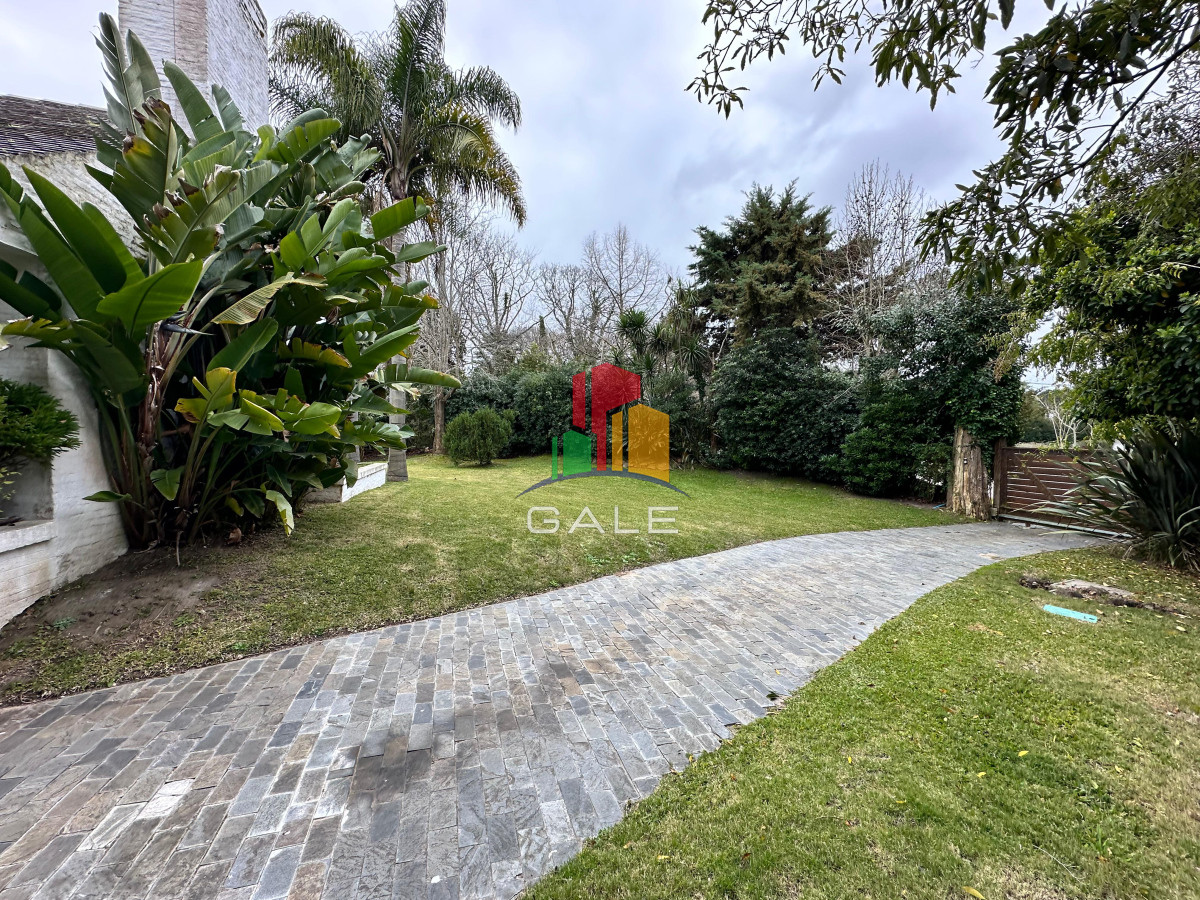 Casa ID.4735 - En venta casa en Barrio Golf, Punta del Este de 6 dormitorios.