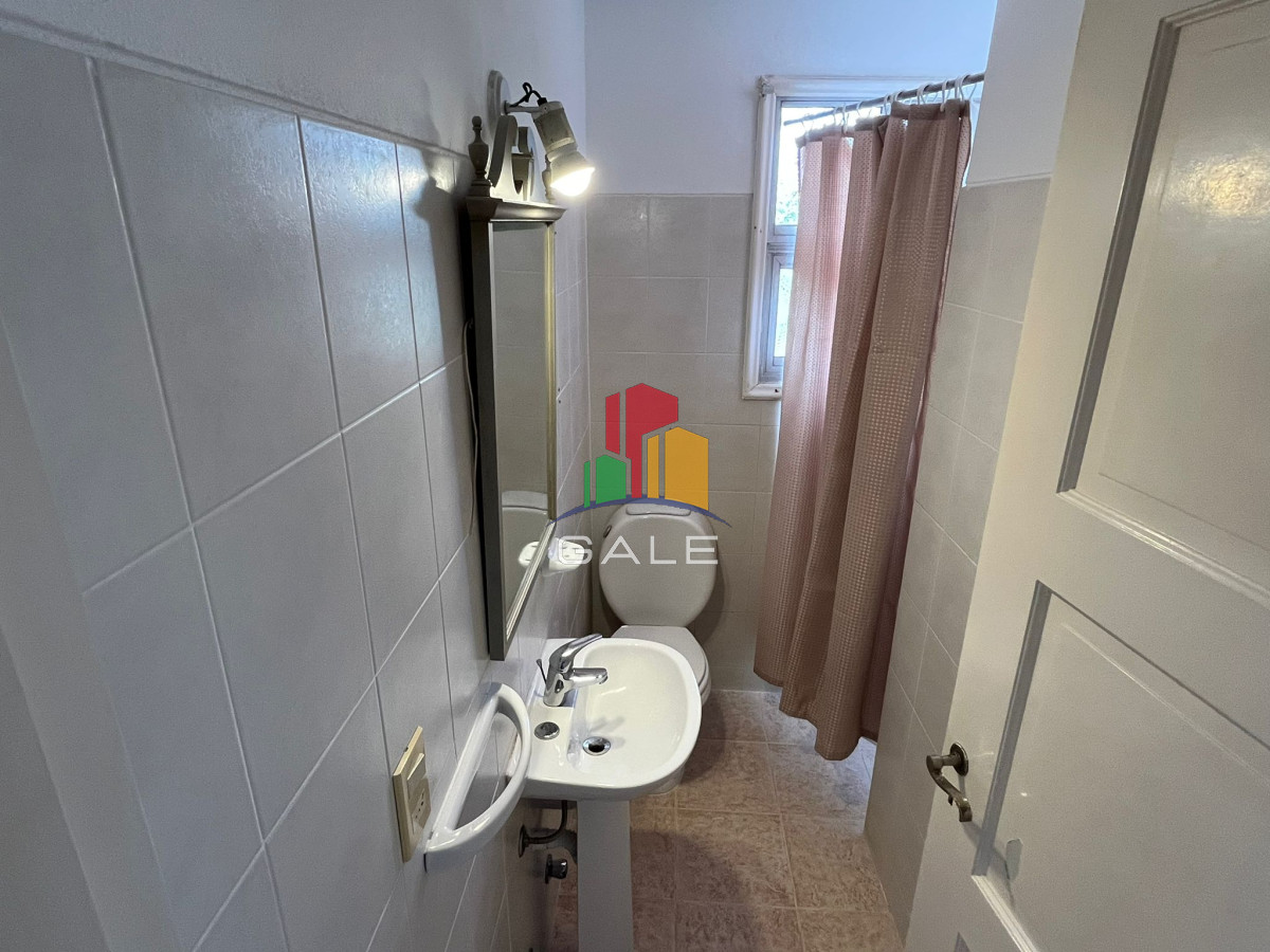 Casa ID.3968 - Casa en venta de 4 dormitorios, con barbacoa y piscina en Mansa a 1 cuadra del mar.