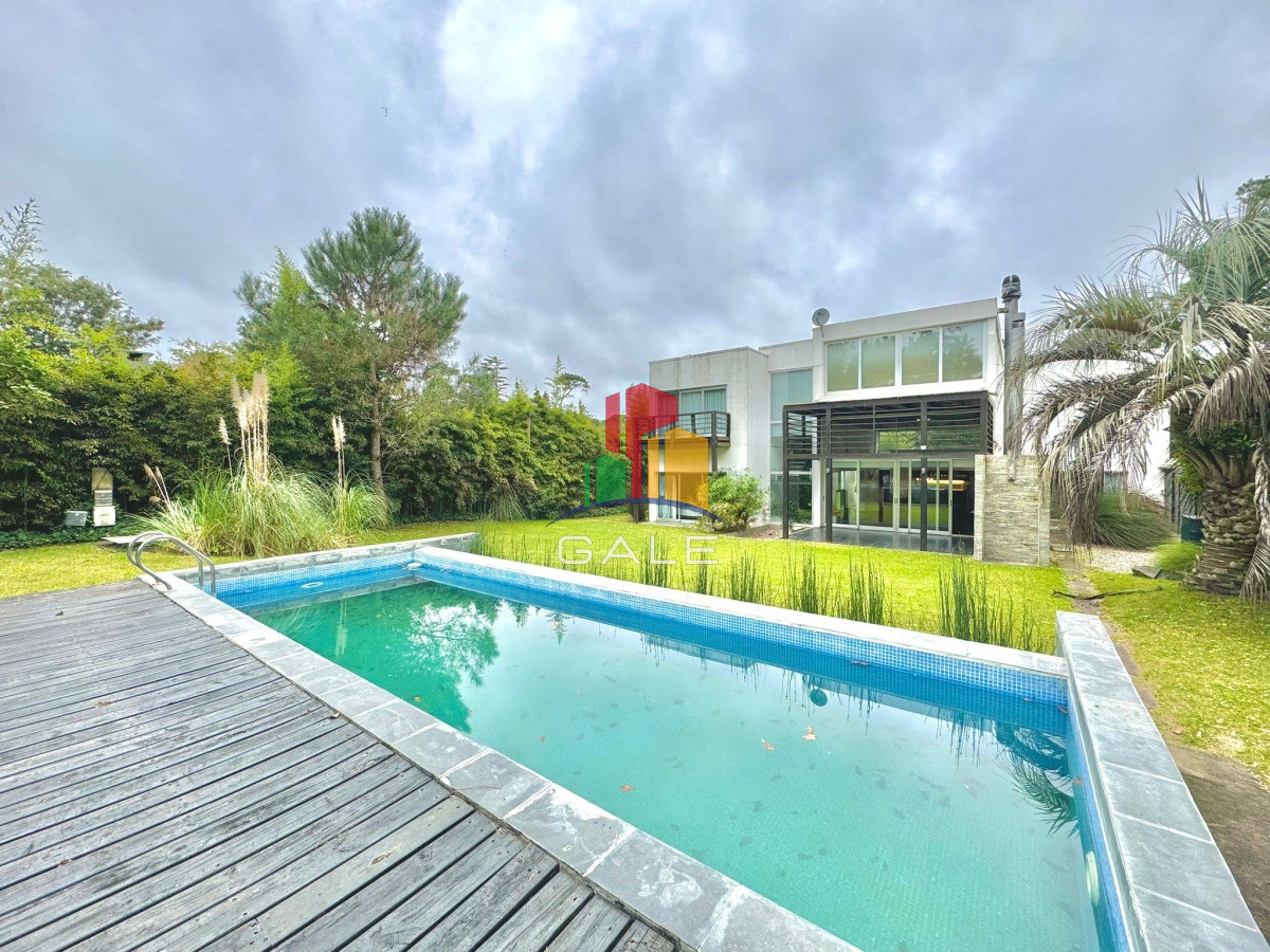 Casa ID.4730 - En venta casa de 5 dormitorios en San Rafael, con piscina 