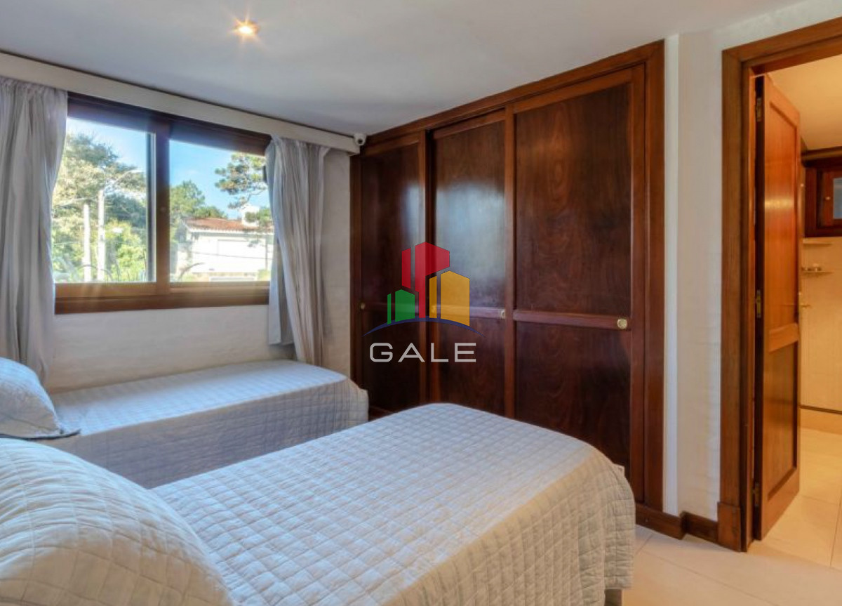 Casa ID.2219 - Espectacular mansion a solo metros de mar en venta, 8 dormitorios. Punta del Este