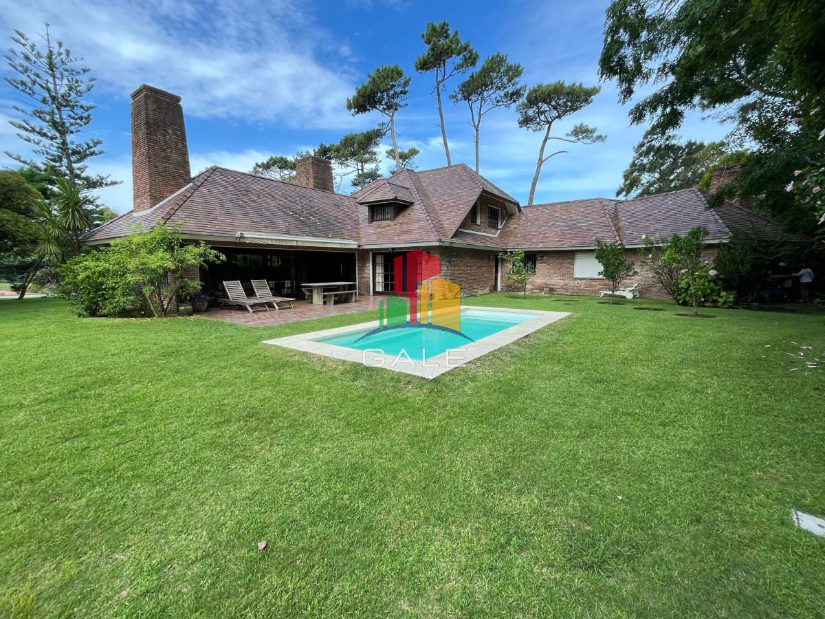 Casa ID.4736 - Hermosa mansión en Golf de 6 dormitorios , Punta del Este