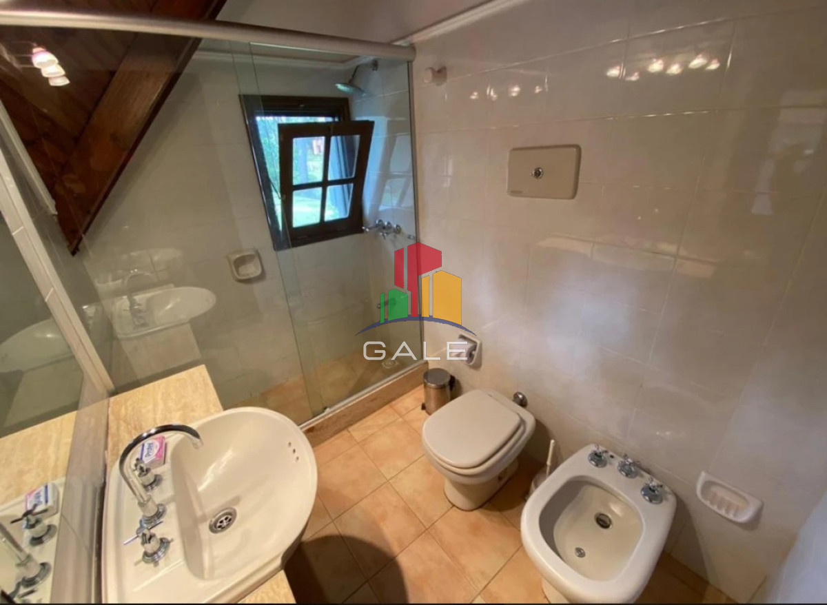 Casa ID.4734 - En venta casa de 5 dormitorios, con piscina, parrillero y jardin en Lugano,Punta del Este