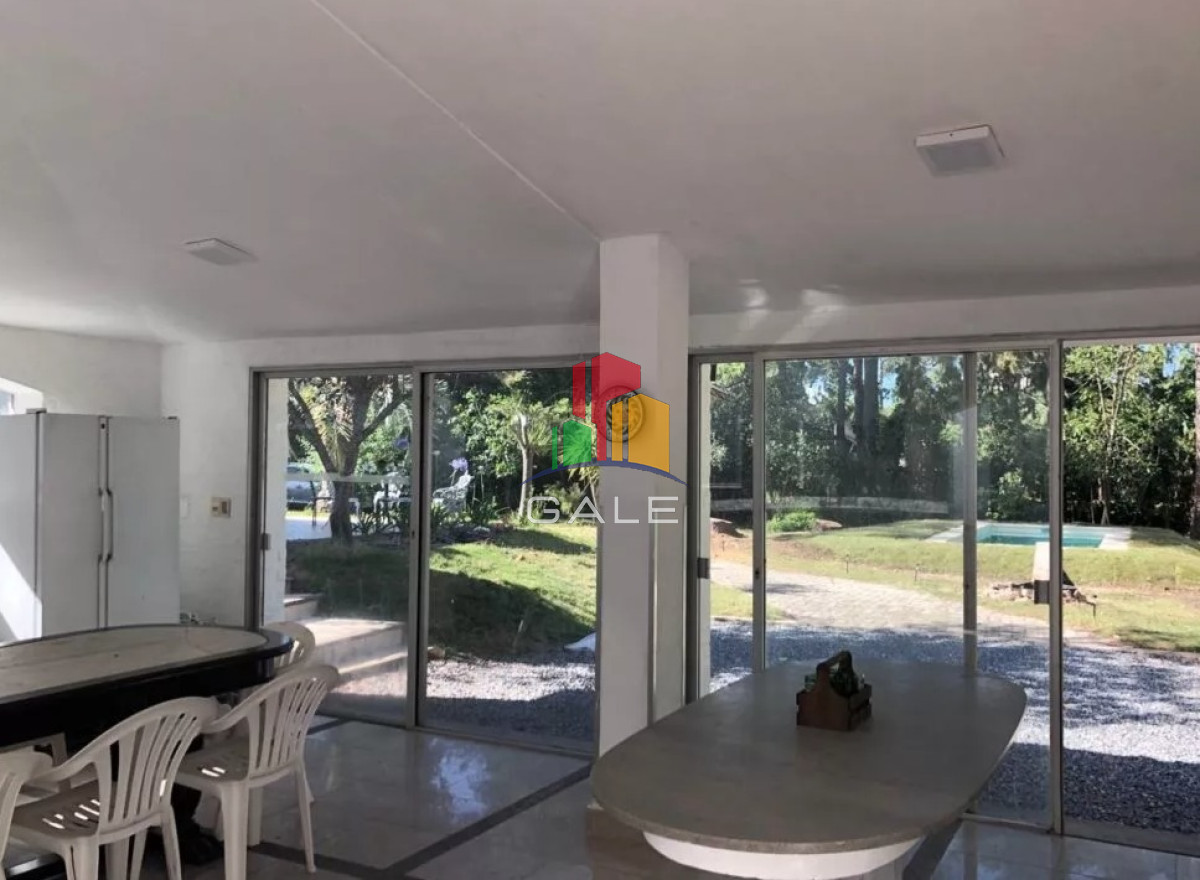 Casa ID.3961 - Vende espectacular casa en Lugano de 3 dormitorios, con piscina y parrillero.