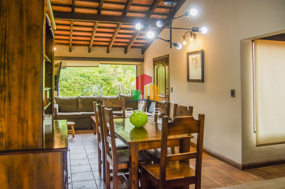 Casa ID.4564 - En venta casa de 3 Dormitorios en Jardines de Córdoba con Barbacoa 