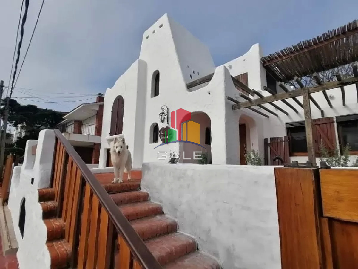 Casa ID.4731 - Chalet en venta con vista al mar en casco histórico de la Península. 