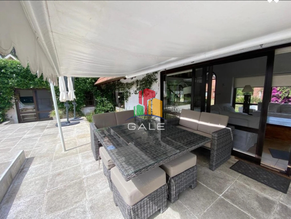 Casa ID.4734 - En venta casa de 5 dormitorios, con piscina, parrillero y jardin en Lugano,Punta del Este