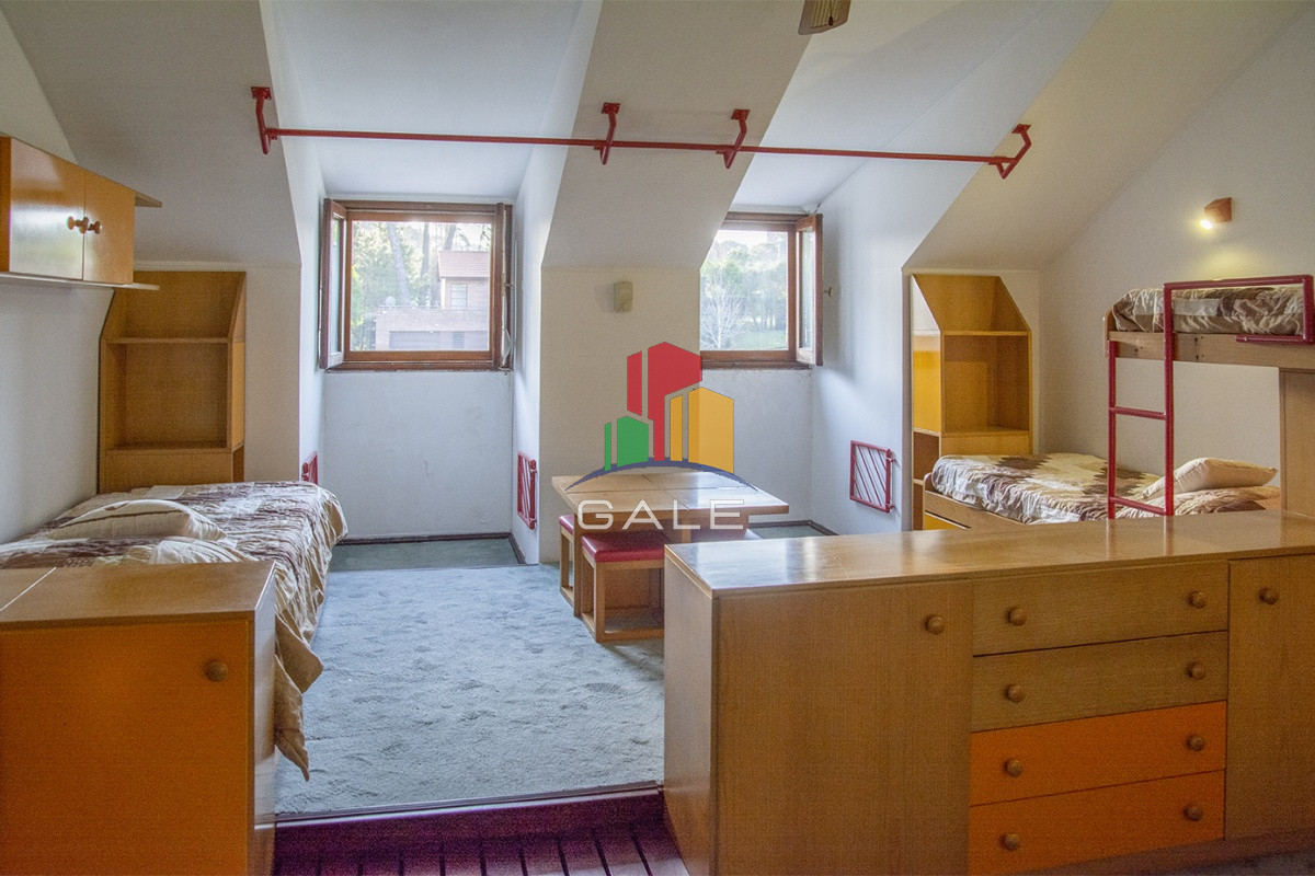 Casa ID.2218 - Casa a la venta en playa mansa Punta Del Este, gran tamaño ubicada en zona privilegiada.