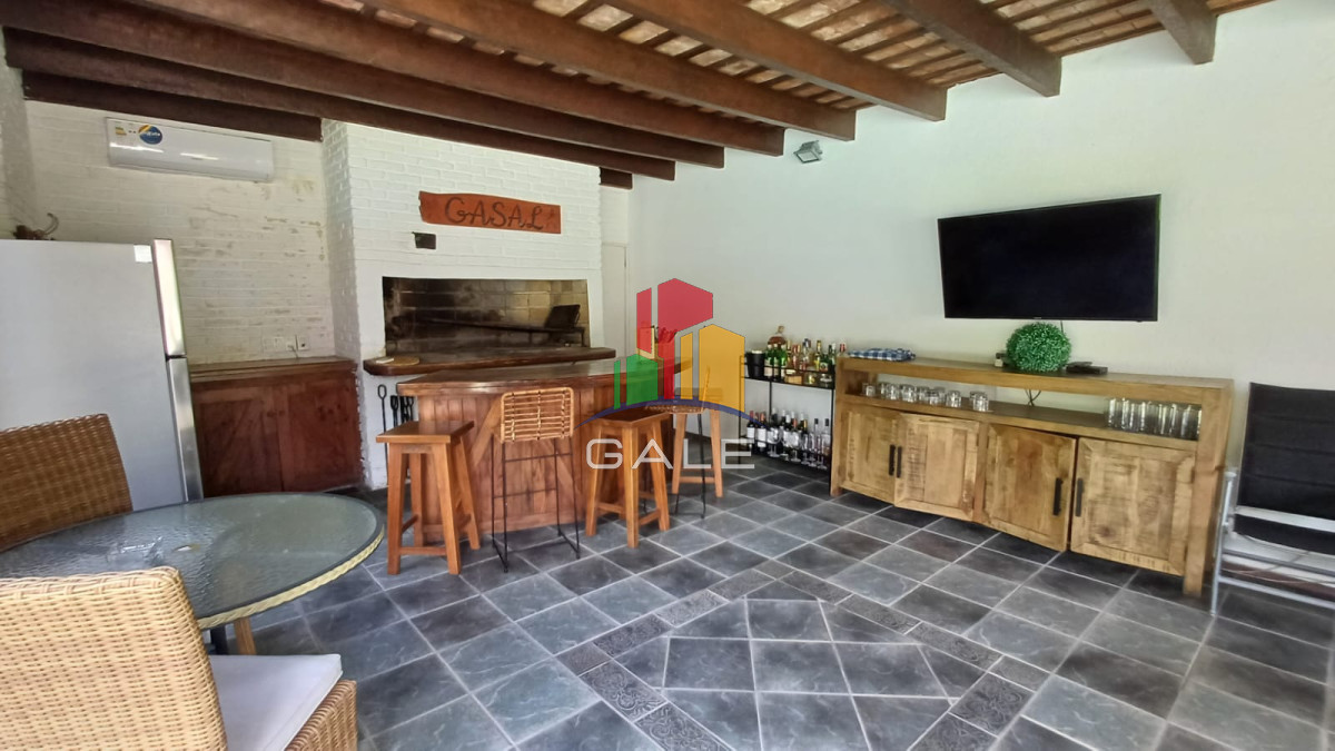 Casa ID.3733 - Vende gran casa para vivir todo el año, de 3 dormitorios en Punta del Este 