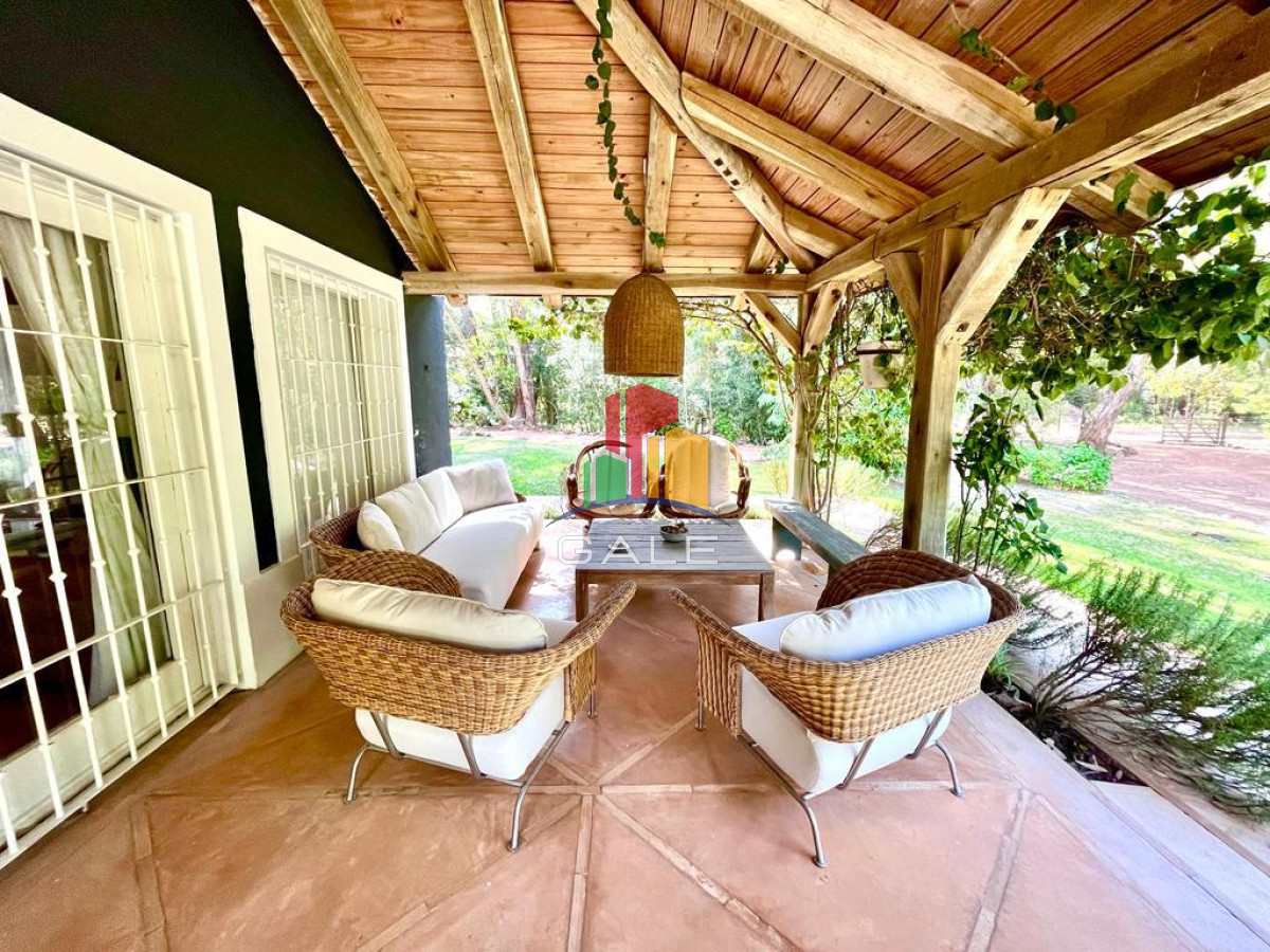 Casa ID.3967 - Vende casa de 4 dormitorios en Pinares, Punta del Este