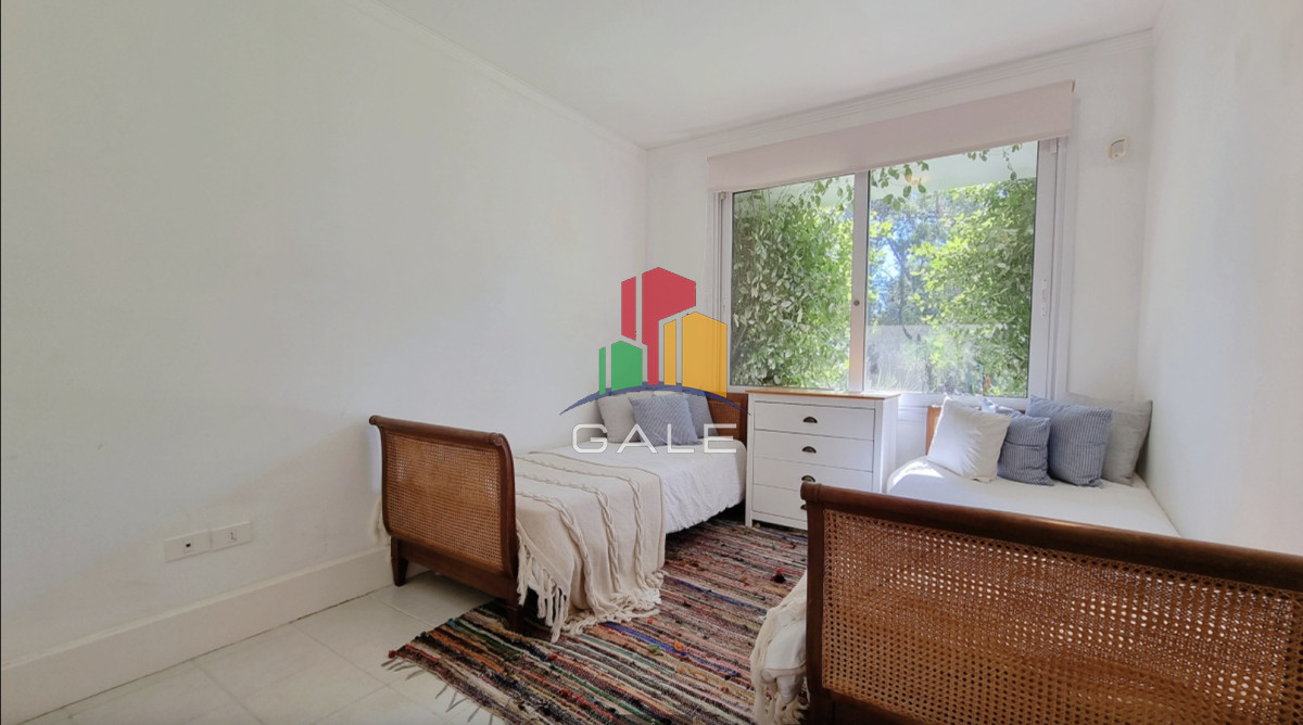 Casa ID.4728 - En venta espectacular casa de 5 dormitorios en Golf, Punta del Este