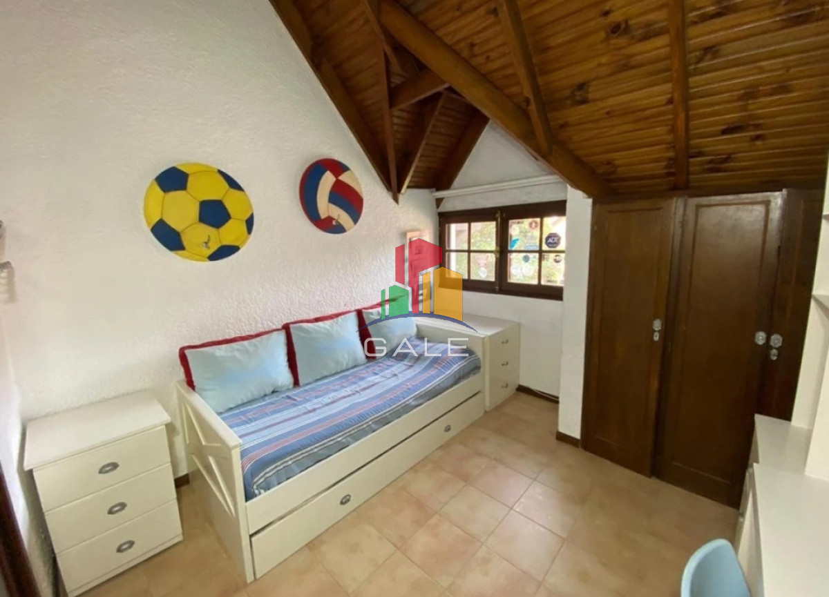 Casa ID.4734 - En venta casa de 5 dormitorios, con piscina, parrillero y jardin en Lugano,Punta del Este