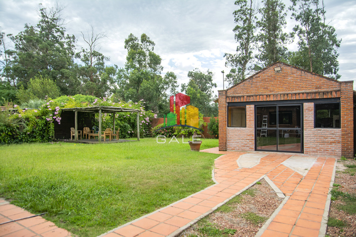 Casa ID.4564 - En venta casa de 3 Dormitorios en Jardines de Córdoba con Barbacoa 