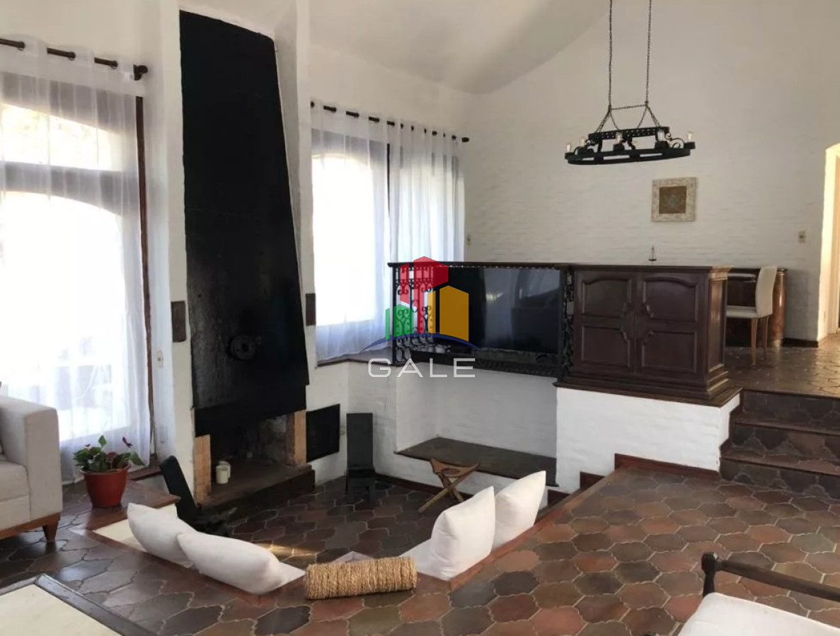 Casa ID.3961 - Vende espectacular casa en Lugano de 3 dormitorios, con piscina y parrillero.