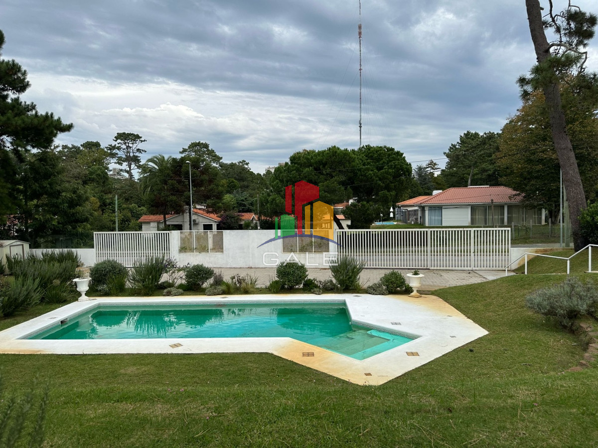 Casa ID.4738 - Casa ideal para clinica privada, zona comercial, Punta del Este